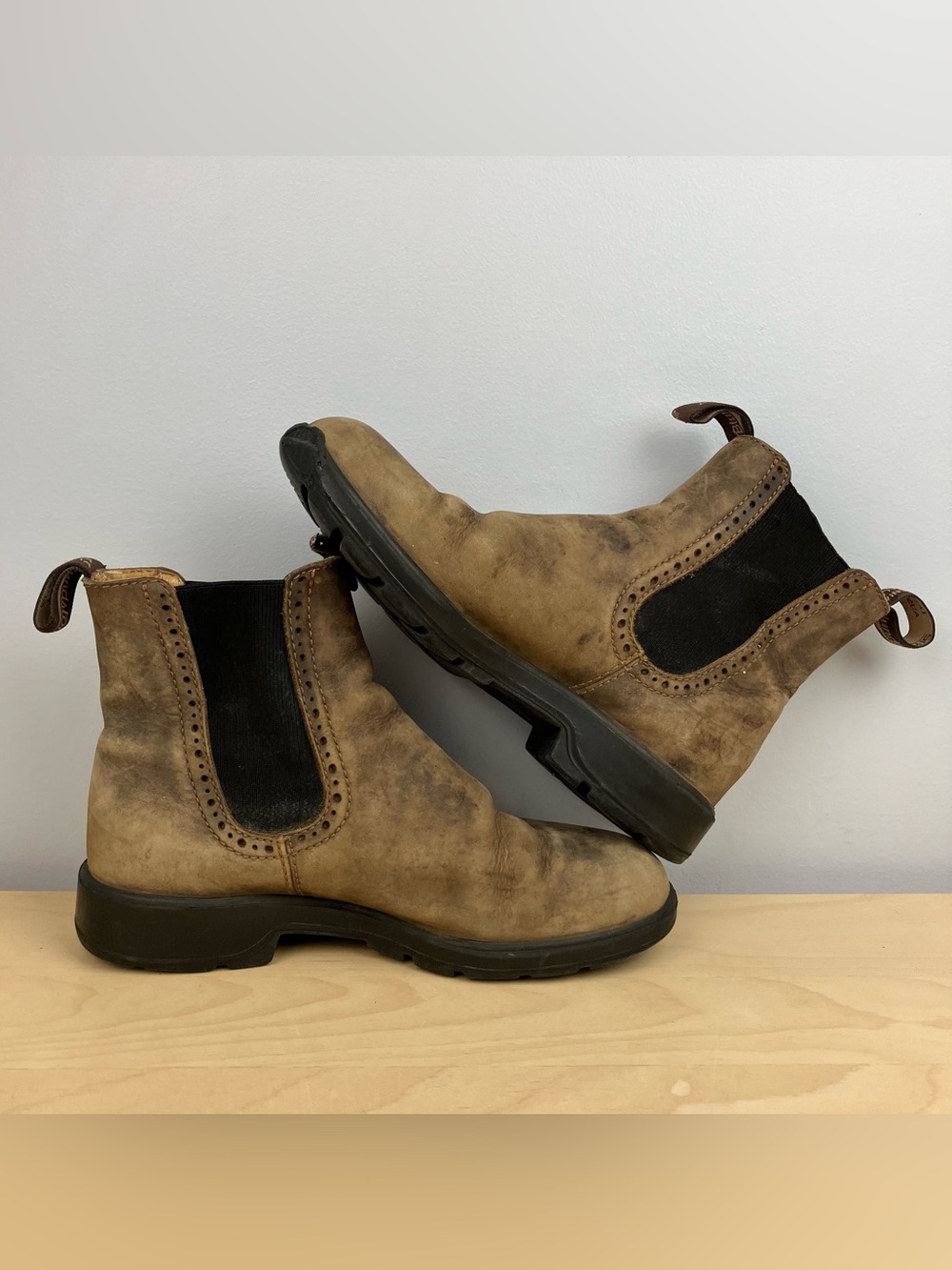 Blundstone Brown Leather Chelsea Ankle Boots. NOTE photos - Picture 7 of 11